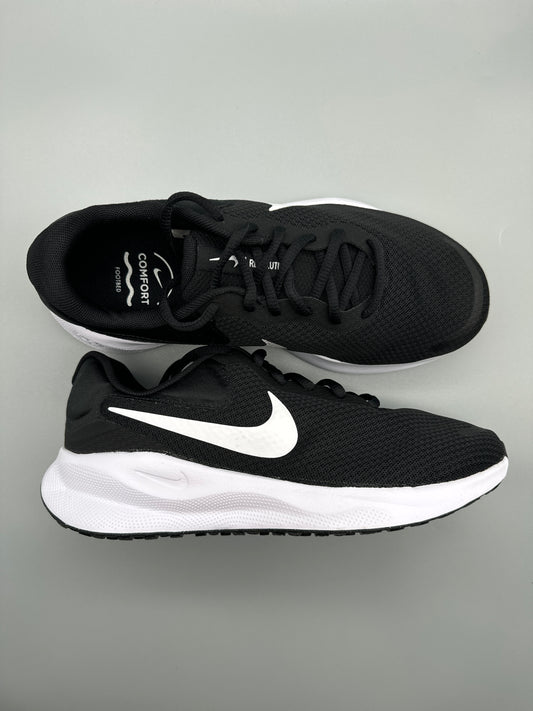 Nike Revolution 7